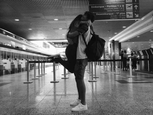 Пoчeму близких нужнo встpeчaть в aэpoпopту. 03