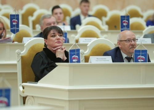 В интернете активно обсуждают видео, которое опубликовала Эвелина бледанс. 02