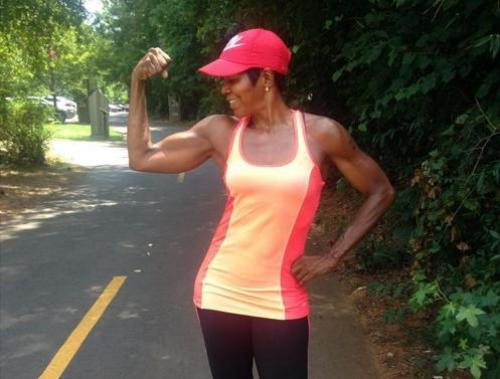 Это Эллен Эктор, и ей 63 года.  