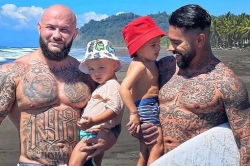 Рэпер Тимати продемонстрировал поклонникам, как бы он выглядел без бороды с помощью приложения и поделился этим в соцсетях. 01