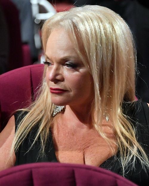 По данным Абзаца, создатели новой картины решили вырезать сцены с Ларисой долиной на фоне скандала вокруг её квартиры в хамовниках. 02