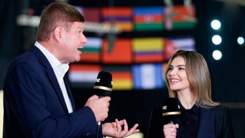 Красивая Алина Кабаева на матч - тв после международного турнира Кубок Небесная Грация, который прошел в Катаре. 01