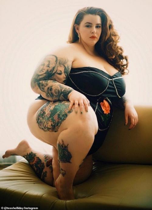 Оважном.  Знаменитая модель тесс холидей.