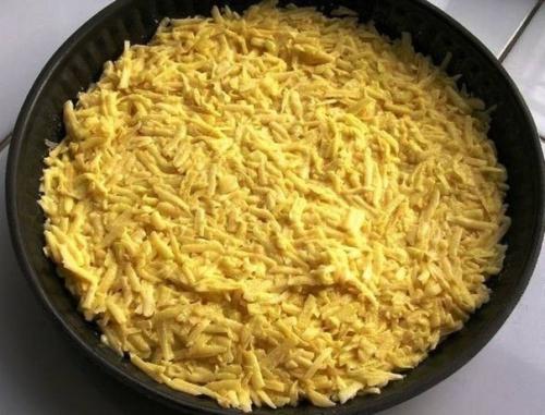 Запеканка из тертого картофеля с сыром и чесноком. 06