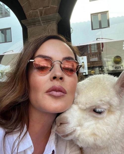 Выглядит она просто безупречно. 04