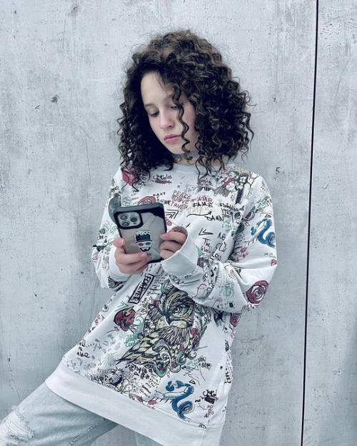 Витас представил свою старшую дочь Аллу, которой недавно исполнилось 16 лет. 01