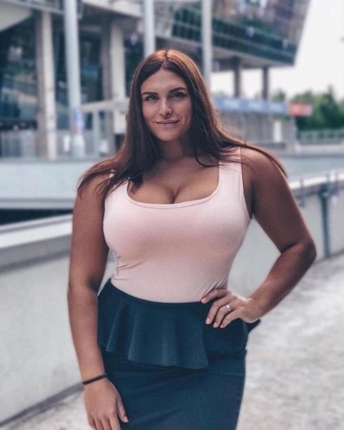 Идеи дизайна интерьер.  А как бы Вы использовали пространство в такой маленькой кухне. Делитесь своими идеями. 05