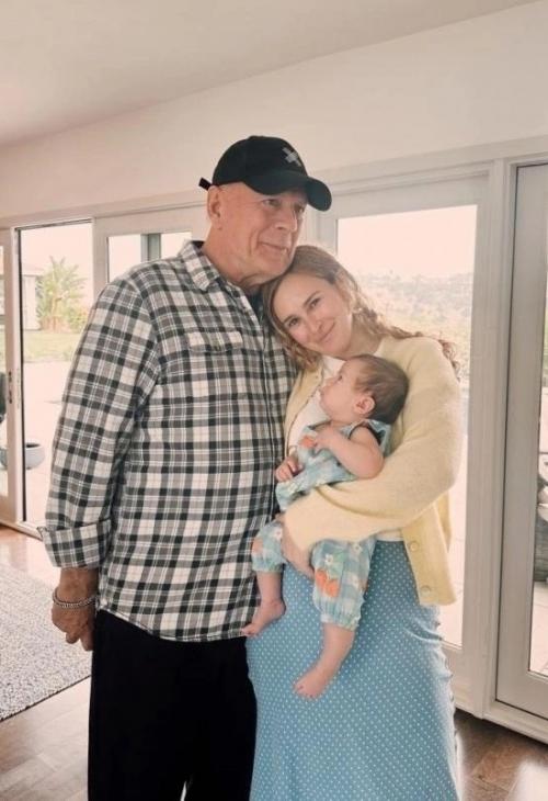 Жена Брюса Уиллиса, Эмма Хемминг, призналась, что уже подготовилась к неизбежному уходу мужа. 01