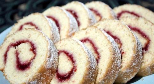 Рулет к чаю за 6 минут. Рулет к чаю за 6 минут.