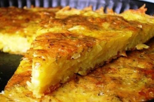 Запеканка из тертого картофеля с сыром и чесноком.

