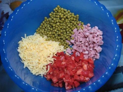 Сборный салат с помидорками и ветчиной. 02 Сборный салат с помидорками и ветчиной. 02