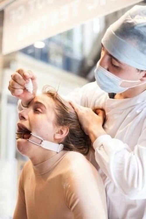 Издевательства над животными вживую на человеке показали. 01