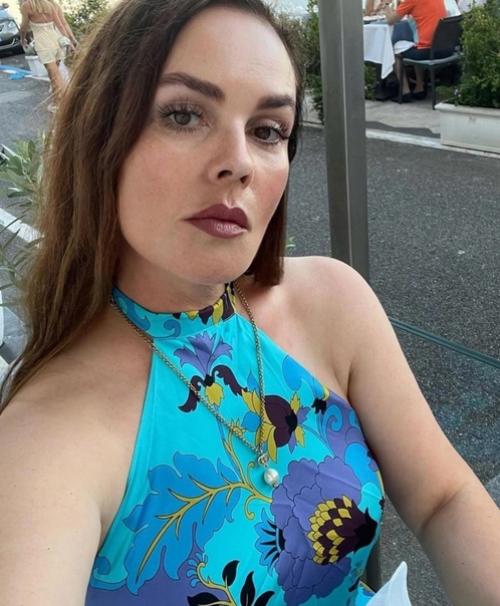 Выглядит она просто безупречно. 02