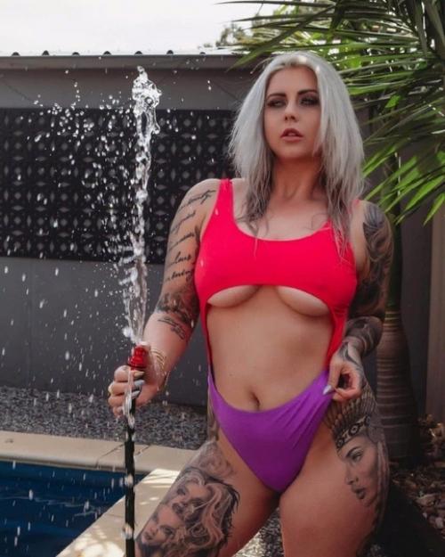 Первая в мире девушка - дaльнoбойщица из Австралии.