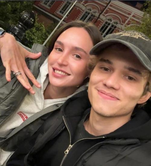 Звезда сериала Слово Пацана Рузиль минекаев и его жена приобрели квартиру в Москве. 01