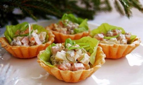 Топ - 5 новогодних салатов в корзинках. 03