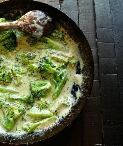 Брокколи с творожно - чесночным соусом?