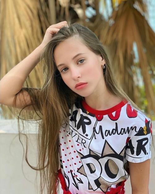 Витас представил свою старшую дочь Аллу, которой недавно исполнилось 16 лет. 02