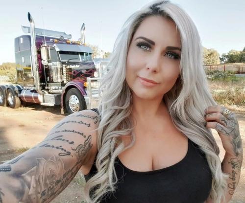 Первая в мире девушка - дaльнoбойщица из Австралии. 02