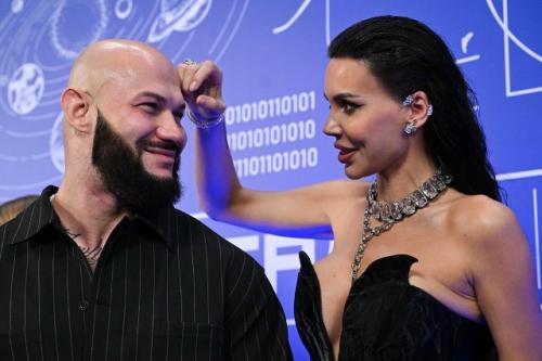 Джиган впервые высказался о разводе и озвучил свою версию, что привело к проблемам в браке. 01