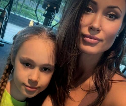 Первый юбилей без папы: Елена товстик откровенно рассказала о семейной боли.

