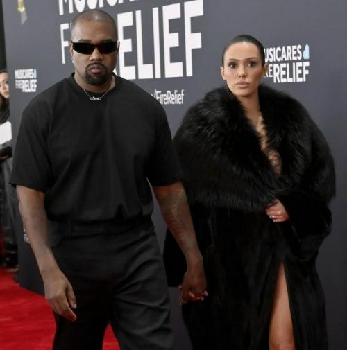 Западные СМИ со ссылкой на анонимный источник пишут, что Бьянка даже продумала план, как сбежать от Йе. 01