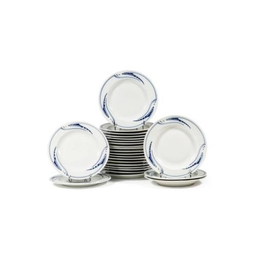 В Париже прошел аукцион Sotheby's в память о карле лагерфельде. 01