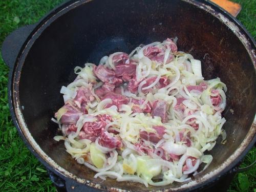 Аджапсандали с мясом.