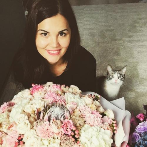 Такая естественная и милая жена Азамата мусагалиева. 01