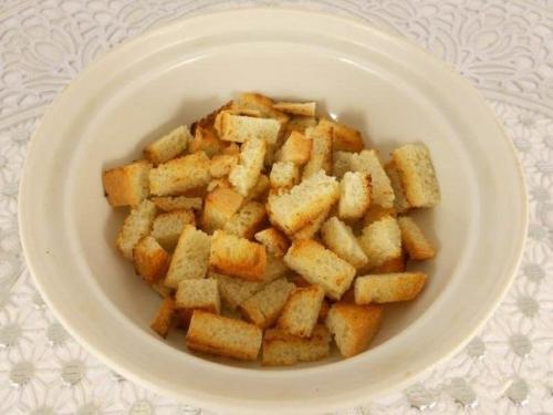 Салат из помидоров с грудинкой, сыром и сухариками. 04 Салат из помидоров с грудинкой, сыром и сухариками. 04