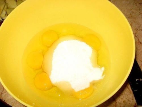 Быстрая шарлотка.  Ингредиенты: 03