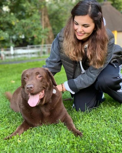 Такая естественная и милая жена Азамата мусагалиева. 02