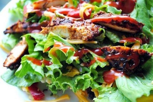 Салат с курицей - гриль. Салат с курицей - гриль.