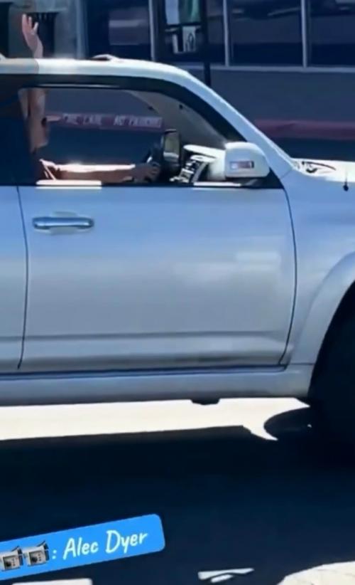 Девушка изрядно накидалась и поехала шалить на дороге. 01