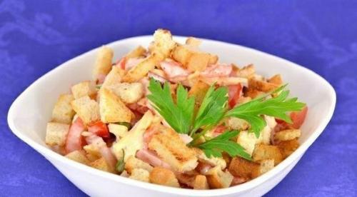 Салат из помидоров с грудинкой, сыром и сухариками. 05 Салат из помидоров с грудинкой, сыром и сухариками. 05