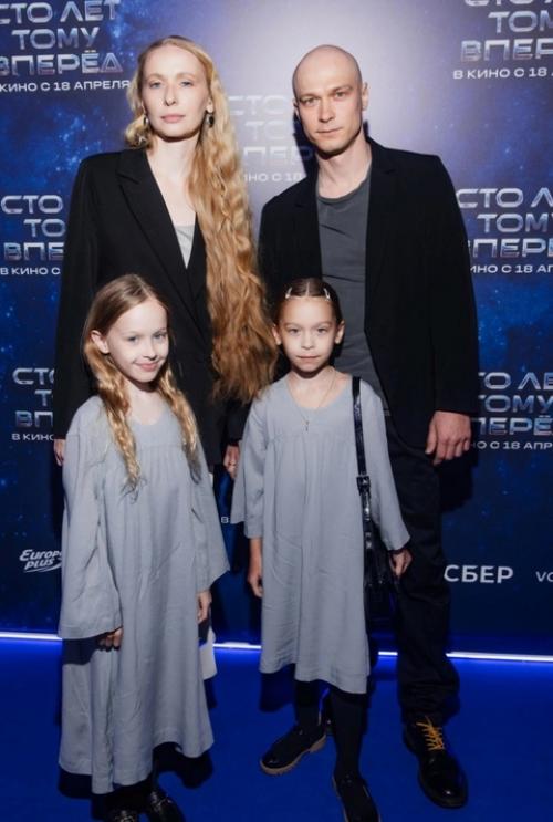 Так выглядели юные выпускники щепки Юра Борисов и его жена Анна Шевчук. 02