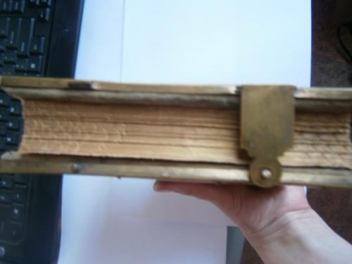 Ребят день добрый кто что может сказать об этой книге и как понять цену ездил по антикварам цену говорят с разбросом может поможет кто? 02