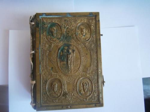 Ребят день добрый кто что может сказать об этой книге и как понять цену ездил по антикварам цену говорят с разбросом может поможет кто? 01