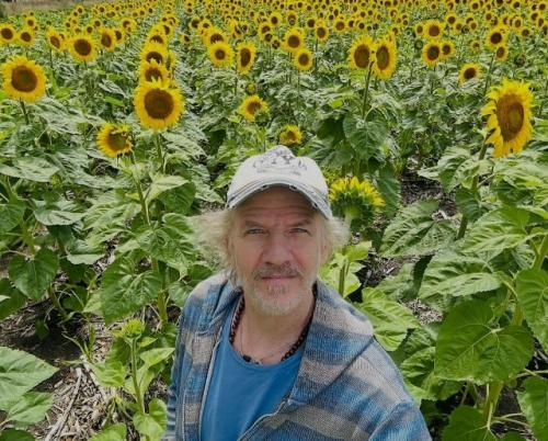 Развод Спустя 19 лет Брака - звезда дикого ангела Факундо Арана обьявил о начале бракоразводного процесса со своей супругой Марией сусини. 01