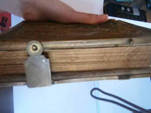 Ребят день добрый кто что может сказать об этой книге и как понять цену ездил по антикварам цену говорят с разбросом может поможет кто? 03