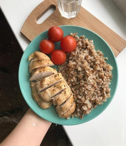 Вкусные обеды:   1. макароны + куриная грудка + салат овощной. 02