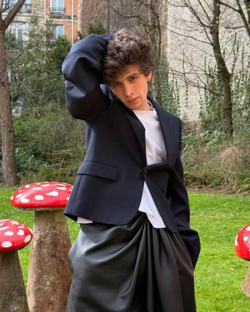 У меня (как и у половину рунета) новый Краш - Марк эйдельштейн. 02