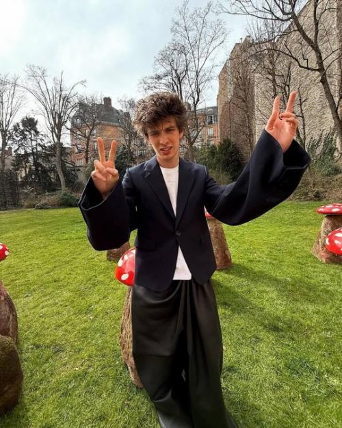 У меня (как и у половину рунета) новый Краш - Марк эйдельштейн. 03