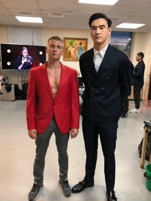 Алексей щербаков отменил все концерты и покидает Россию. 
