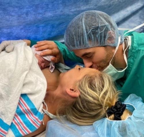 Энрикe иглесиас и Анна иглecиас (Курникова) стали родителями в третий раз! 04