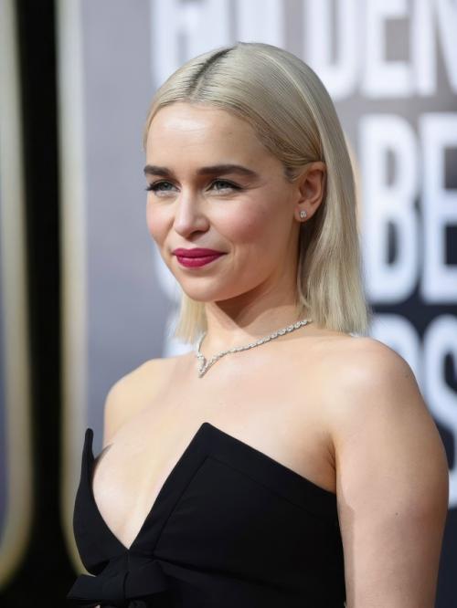 Звезда Игры Престолов Эмилия Кларк на пороге 40-летия выбирает путь естественной красоты. 02