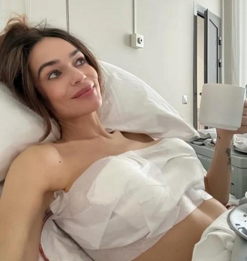 43-Летняя телеведущая Алена водонаева новостями о недавнем хирургическом вмешательстве поделилась. 01