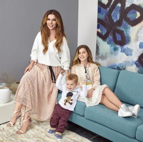 Анна седокова шикарно выглядит и формирует своим примером чувство стиля у деток. 01