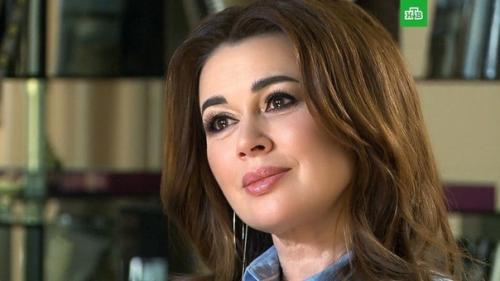 Настя. Такая красивая и душевная, кому она нравится?