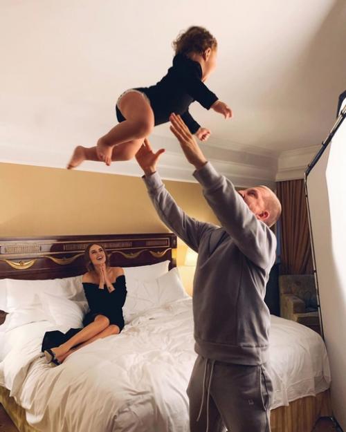 Певица Ханна с мужем и дочкой Адрианой пашу! 01